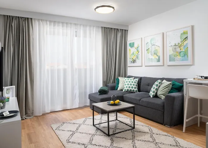 Anni - Modern & Cosy Apartment - With Garage & Balcony