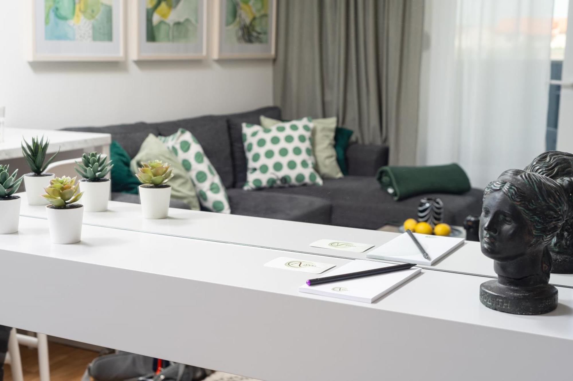 Apartment Anni - Modern & Cosy - With Garage & Balcony